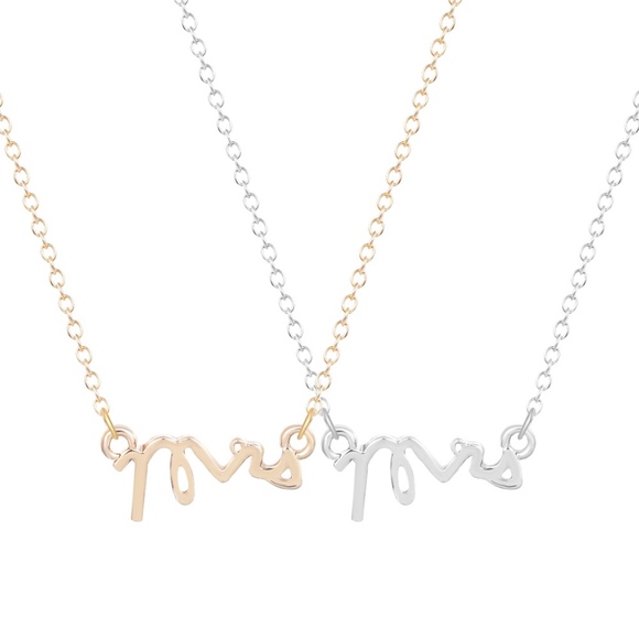 Mrs Pendant Necklace Silver Color - Picture 4 of 5